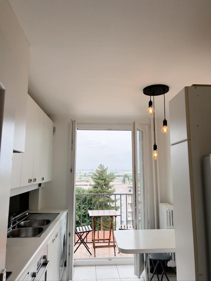 Appartement Spacieux Avec Balcon Saint-Fons Екстериор снимка