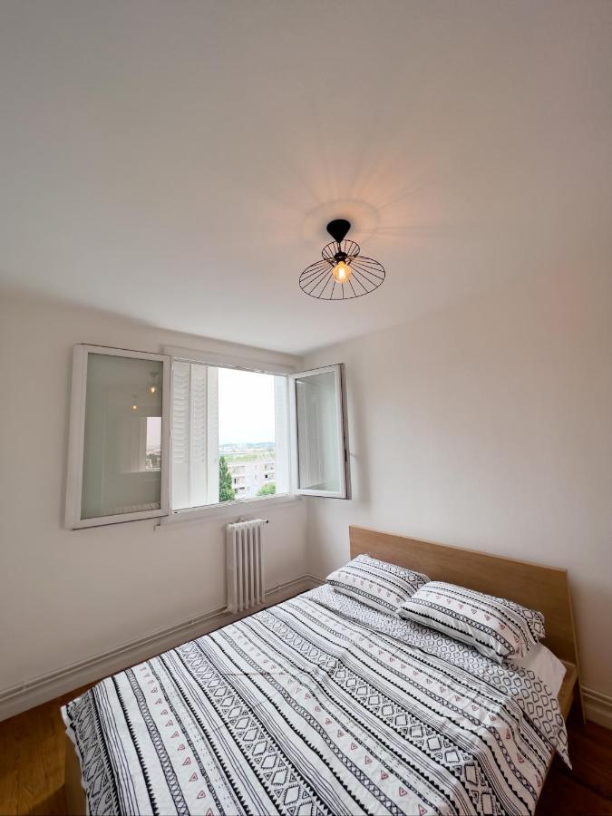 Appartement Spacieux Avec Balcon Saint-Fons Екстериор снимка
