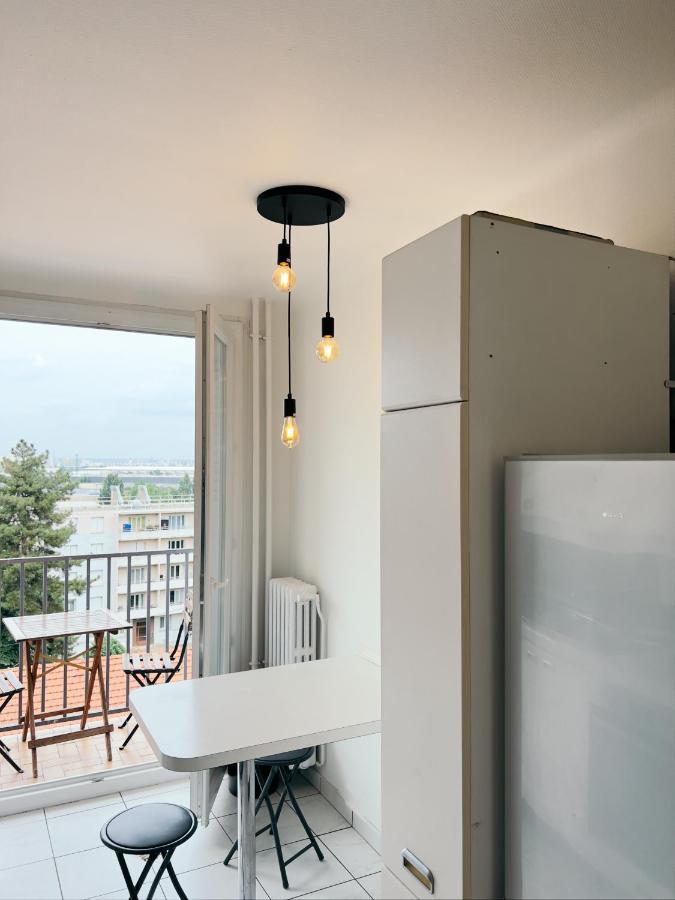 Appartement Spacieux Avec Balcon Saint-Fons Екстериор снимка