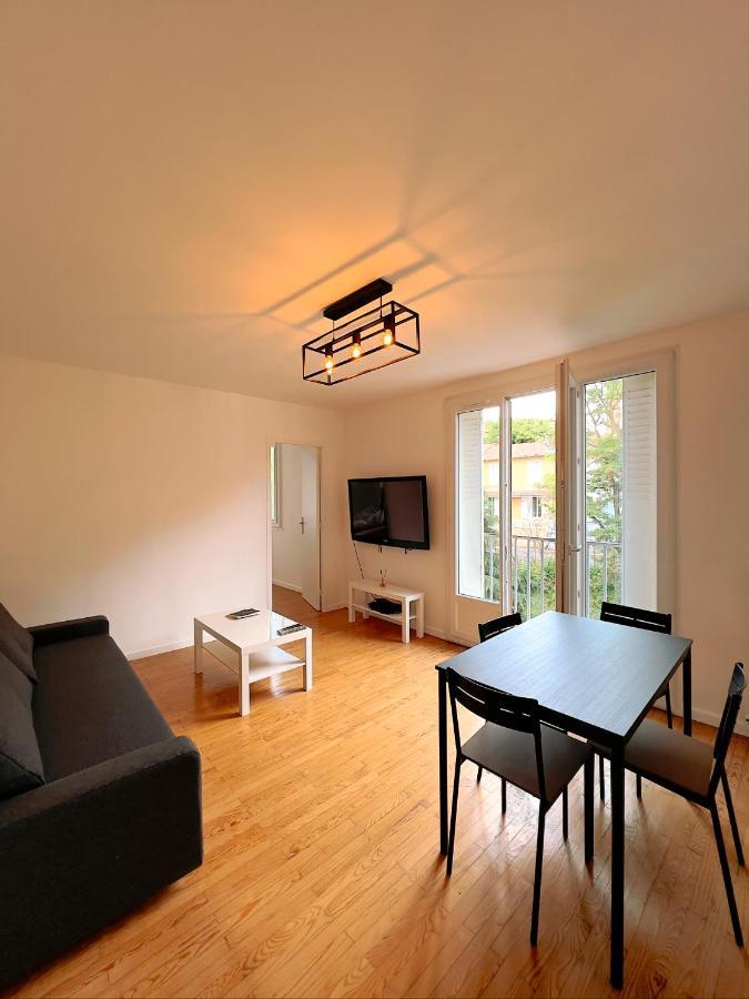 Appartement Spacieux Avec Balcon Saint-Fons Екстериор снимка